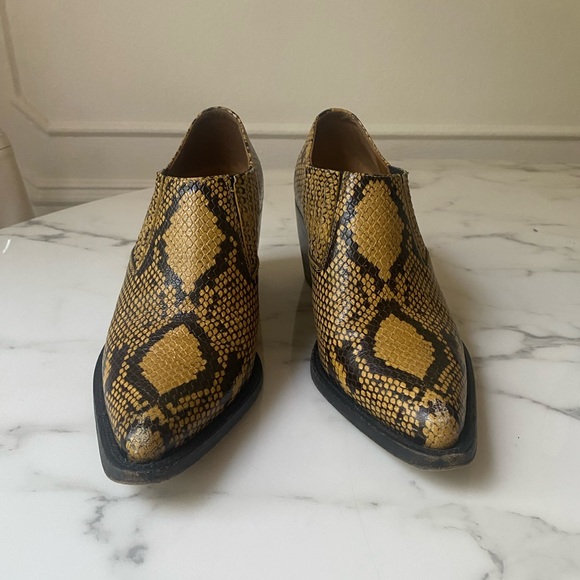 Chloe Rylee Python Print Ankle Boots- Size 8.5 - Picture 3 of 6
